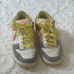 Nike Dunk Low 6.0 size 8 pink yellow gold white